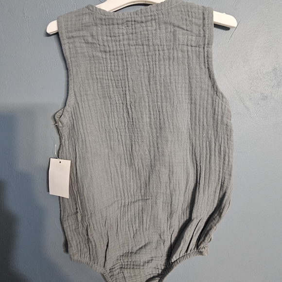 Grayson Collective Gray Sleeveless Baby Romper with Wooden Buttons - Picture 5 of 5